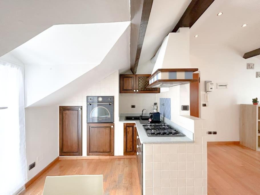 Apartament Elegante Mansarda 300Mt Dal Mare - Centro - Wifi Savona Zewnętrze zdjęcie