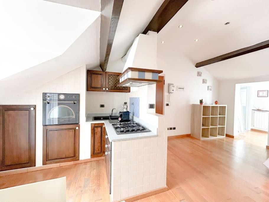 Apartament Elegante Mansarda 300Mt Dal Mare - Centro - Wifi Savona Zewnętrze zdjęcie